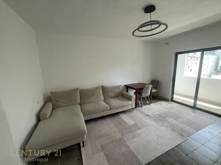 Apartament 1+1 për Shitje pranë Gjimnazit Petro Nini Luarasi