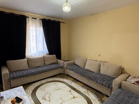 Tek Shkolla Kuqe Shitet Apartament 1+1 Me Lokacion Perfekt!