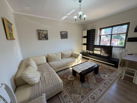 Jepet me qira apartament 2+1  📍Rruga Fortuzi, pranë qendrës.