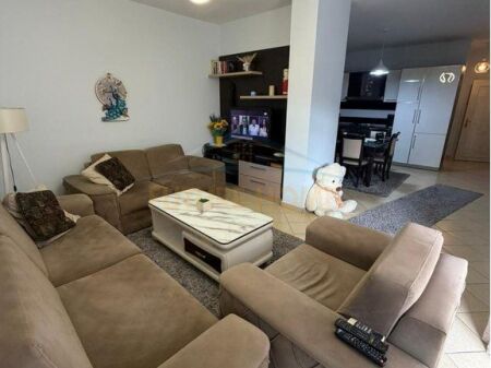 Shitet, Apartament 2+1+2, Unaza Re