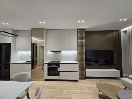 Jepet me qira apartament 2+1 tek Golden Tower  📍 Në një rezidencë moderne dhe të mirëadministruar.  ▪️ Sipërfaqe: 104 m² ▪️ Kati 6 ▪️ Post parkimi i përfshirë në katin -2 ▪️ Apartament i pabanuar më parë ▪️ Ambiente të bollshme dhe ndriçim natyral  💶 Çmimi: 1,500 € / muaj  