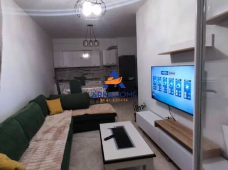 JEPET APARTAMENT ME QERA 2+1+BALLKON " AMERIKAN 3 " 520 EURO