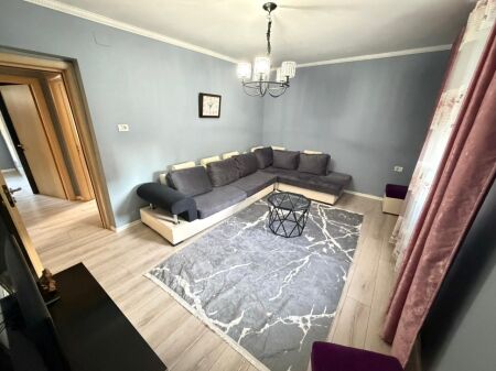 🏡 Jepet me Qira Apartament 2+1 i Mobiluar  📍 Tiranë, tek kryqëzimi në Oxhak 💶 Çmimi: 45000 LEKE
