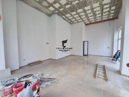 SHOP FOR RENT 70 M2 NEW BOULEVARD 120,000 LEKE  FH-77679