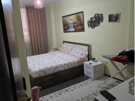 SHITET APARTAMENT 2+1 TEK PALLATET E FRATARIT