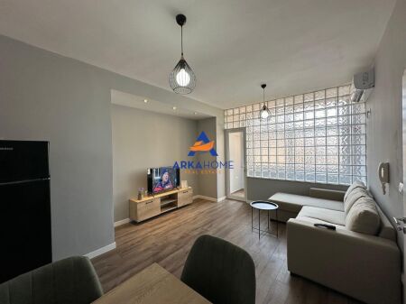 JEPET APARTAMENT ME QERA 1+1+BALLKON " PAZARI I RI " 650 EURO