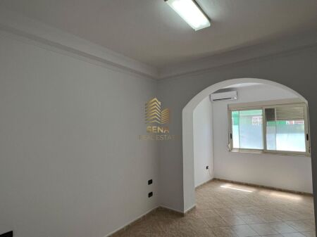 Qira, Ambient biznesi 1+1, Bllok, 60.000 Leke/muaj