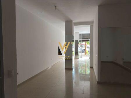 SHOP FOR RENT 51 M2 AT KOMUNA PARISIT 80,000 LEKE