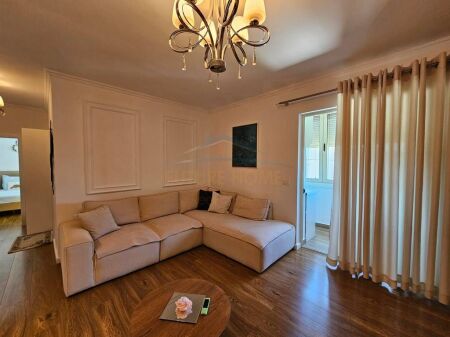Shitet, Apartament 2+1, Laprake, Tiranë.