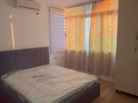 21 Dhjetori jepet apartament me qera 1+1