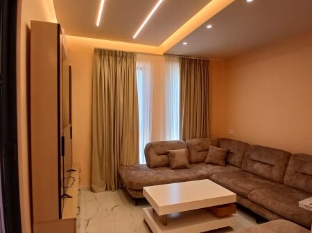Jepet me qera apartament 1+1 ,Shkolla e Bashkuar!