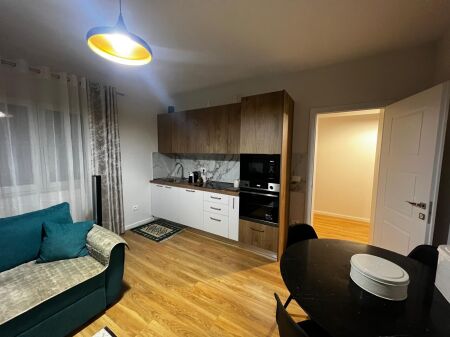 Jepet me Qira Apartament 1+1 në Vilë Private  📍 Përballë shkollës "Mihal Grameno", Rruga Megi Lila