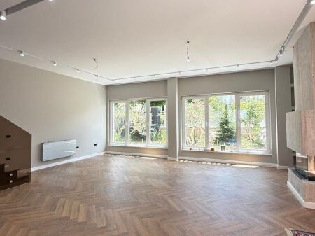 📌Vilë Moderne me Pishinë Private për Qira – Rolling Hills Residence