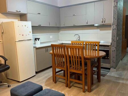 Apartament 1+1 me qera ne Yzberisht, Rruga 3 Deshmoret,