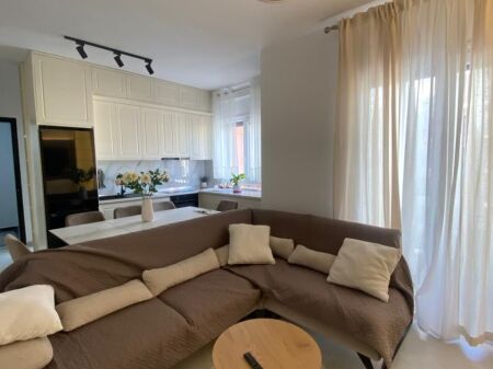 🏡 Apartament 2+1+2 me qira – Pazari i Ri