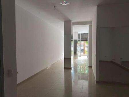 Dyqan Me Qera Tek Komuna e Parisit (ID BD21918) Tirane