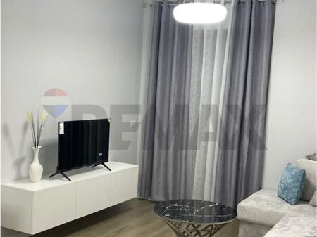 Appartamento 1+1 con camino in Porcellana