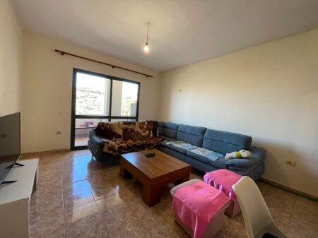 Apartament 1+1 per qira tek Komuna e Parisit.
