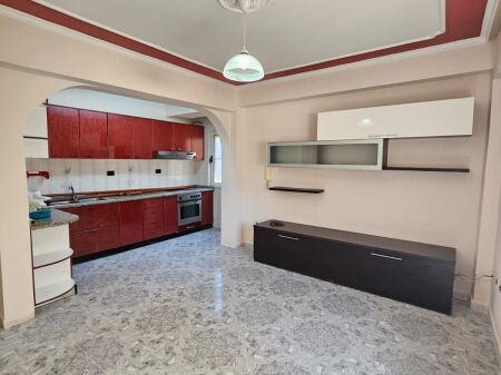 SHITET APARTAMENT 2+1 PRANE PALLATIT TE SPORTIT
