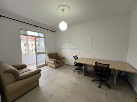 Affitto, Appartamento 2+1+Balconi, Viale Zogu I