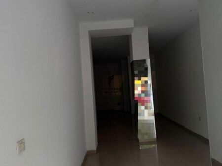 SHOP FOR RENT 51 M2 PARIS COMMUNE 80,000 LEKE  FH-78207