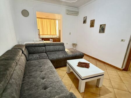 Jepet me qira apartament 2+1 te Kryqëzimi i Brrylit 500 Mije Leke