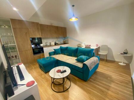 Qera, Apartament 1+1+Garderobë+Parkim, Rruga Mihal Grameno, Tiranë.