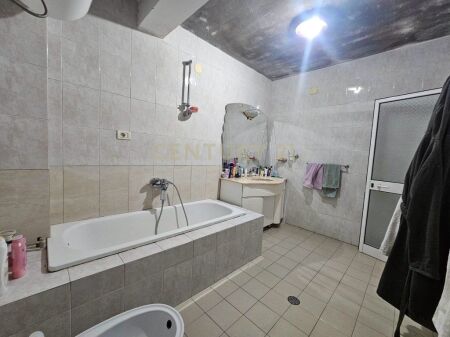 APARTMENT FOR SALE 2+1 NEAR DESHMORET E LIRISE SCHOOL !