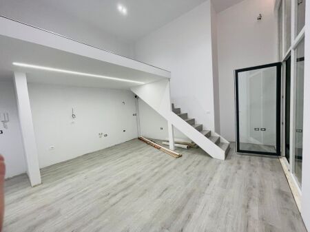 Business premises for rent, Golden Park