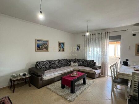SHITET APARTAMENT 2+1+ VERANDE TE DREJTORIA E POLICISE !