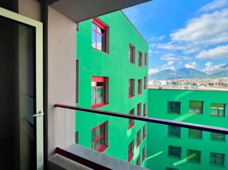 In Affitto: Appartamento 1+1 📍 Ali Demi (Complesso Mangalem) - 5° Piano - 40.000 Lek/Mese - Superficie: 60m² || Accesso rapido alle principali arterie di Tirana 🚗