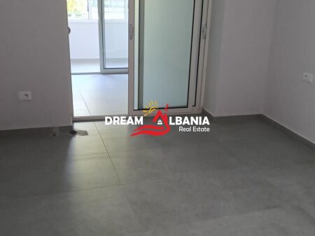 Jepet me qera ambient biznesi në zonen e Brrylit pranë Maternitetit të Ri (ID 42611554)