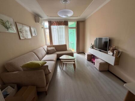 Jepet me qira apartament 2+1 te Komuna e Parisit
