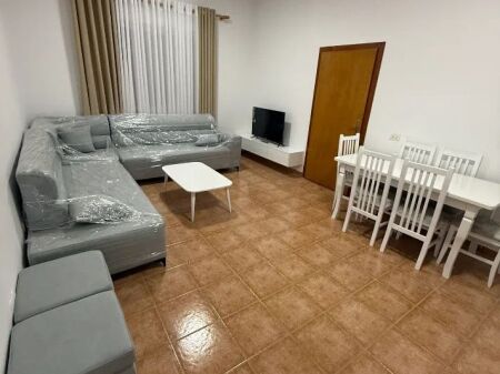Appartamento 1+1 in affitto in Via 5 Maji, vicino a Via Sabri Tofiku