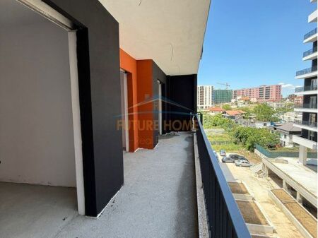 Shitet, Apartament 2+1, Space City, Paskuqan.