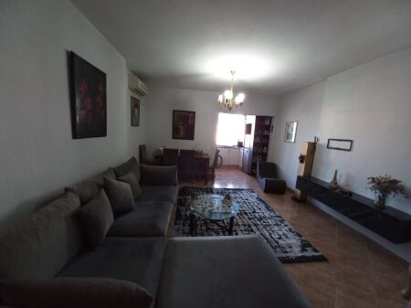 Jepet me qira apartament 3+1