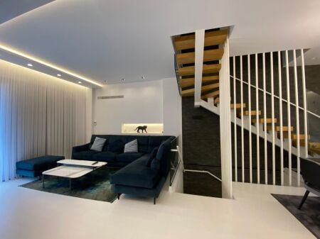 Shitet, Triplex 4+1+3+4 Poste Parkimi, Grey Stone Residence , Liqeni i Thatë