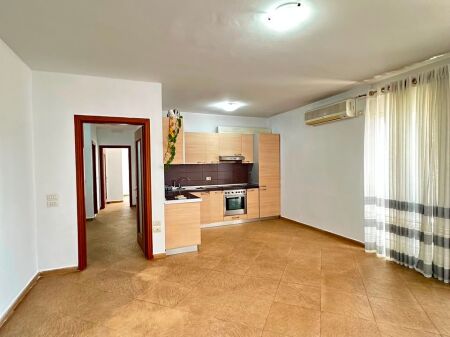 Jepet me Qera ,Apartament 3+1+2, Bosh ,ne qender