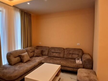 Apartament 1+1 per qira tek Shkolla e Bashkuar.