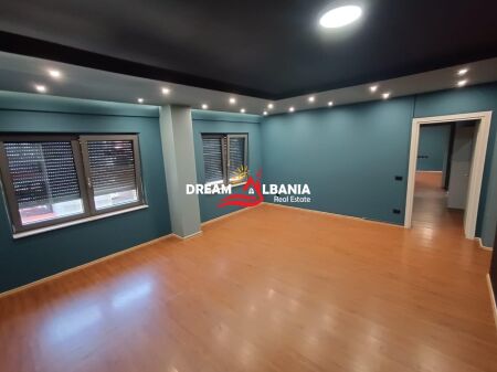 Appartamento in Affitto 3+1+2 Bagni (Spazio UFFICIO) a Zogu i Zi a Tirana (ID 4231498)