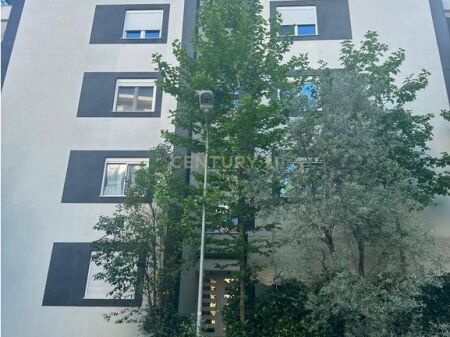 APARTAMENT 3+1 ME VERANDË PËR SHITJE – KOMPLEKSI FZ, LIQENI I THATË