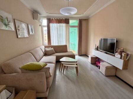Jepet me qira apartament 2+1 te Komuna e Parisit