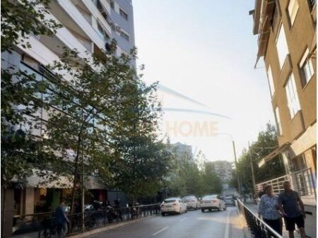 Qera, Apartament 3+1+2+Post Parkimi, Komuna e Parisit, Tiranë.