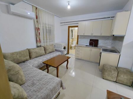 Rent | Shtëpi private 1 + 1 | Rruga 5 Maji | 380 €/month