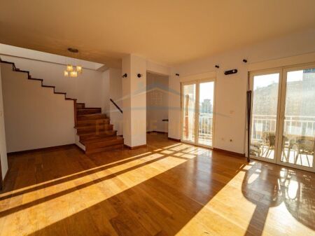 Qera, Duplex+2 Poste Parkimi, Rruga e Elbasanit