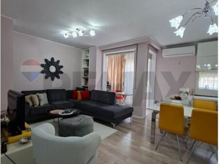 Apartament - Për Shitje - Qendra Kristal, Tiranë(ID: 530571005-120)