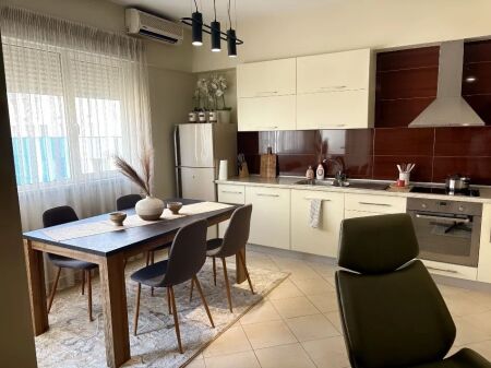Apartament 1+1 per qera komuna e parisit Kristal Center !