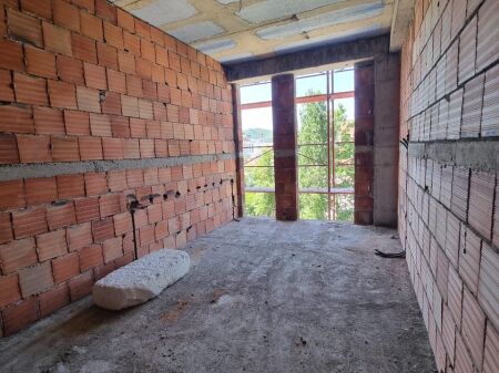 🏡 OKAZION PËR SHITJE – APARTAMENT 1+1 TEK REZIDENCA RIVER SIDE  📍