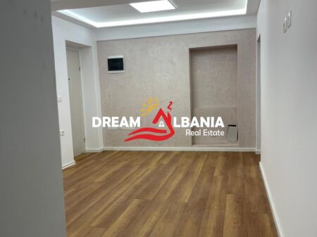 Jepet Ambient Biznesi ne zonen e Brrylit prane Maternitetit te Ri (ID 42611555)