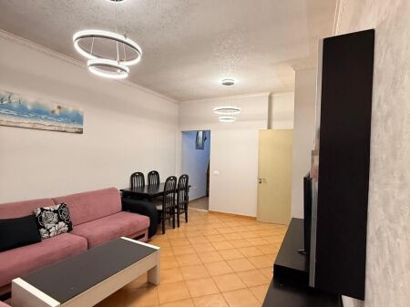 📌Shitet Apartament 1+1 – Rruga Ali Demi (pranë Tregut të Ri Elektrik)